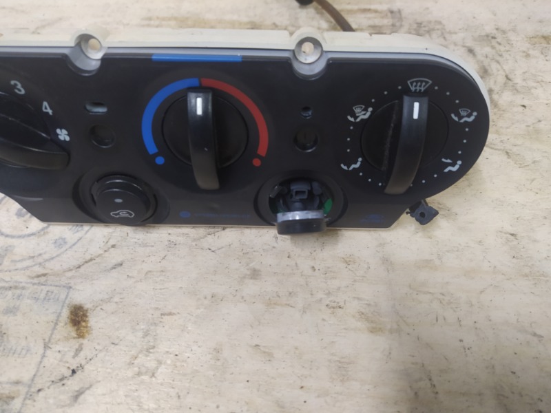 Блок управления климат-контролем Fiesta 2004 CBK FYJA