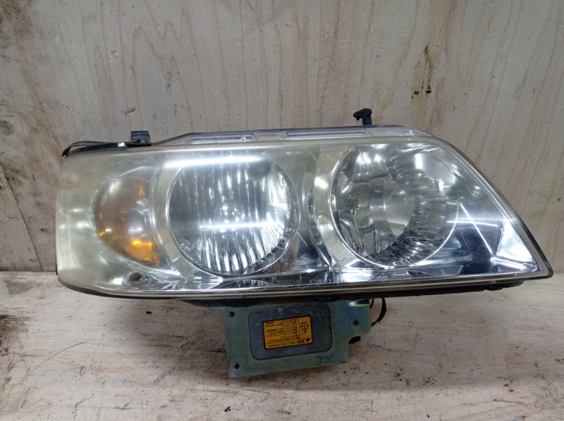 Фара Nissan Laurel HC35 RB20DE 2001 правая (б/у)