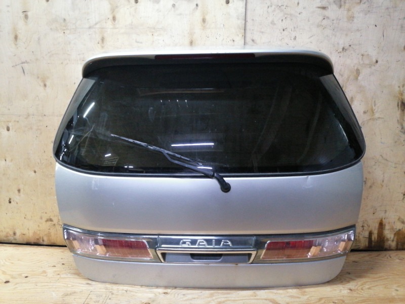 Дверь задняя багажника Toyota Gaia SXM15G 3S-FE 2002 (б/у)