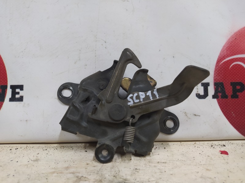 Замок капота Toyota Platz SCP11 1SZ-FE 2005 (б/у)
