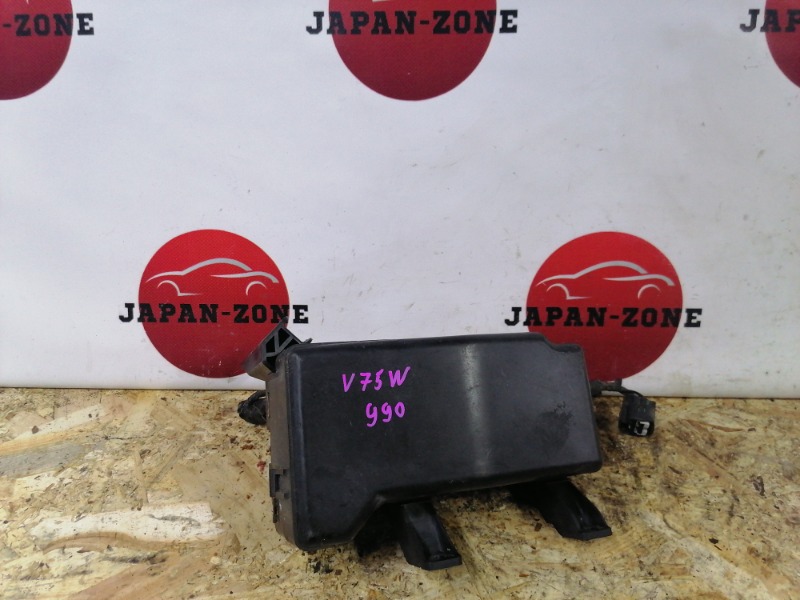 Блок реле и предохранителей Mitsubishi Pajero V75W 6G74 2002 (б/у)