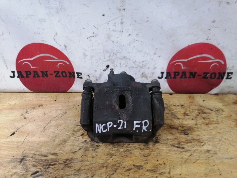 Суппорт Toyota Funcargo NCP21 1NZ-FE 1999 передний правый (б/у)