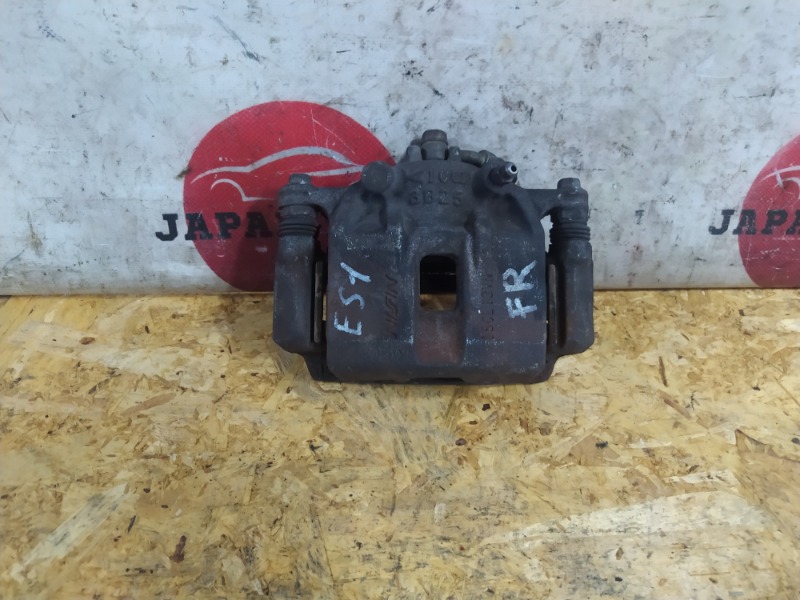 Суппорт Honda Civic Ferio ES1 D15B 2003 передний правый (б/у)