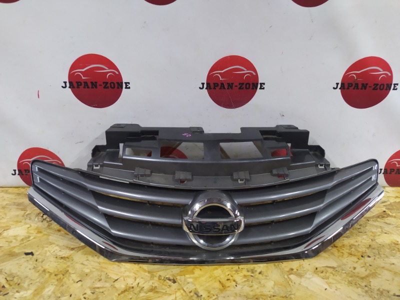 Решетка радиатора Nissan Note E12 HR12DE 2012 (б/у)