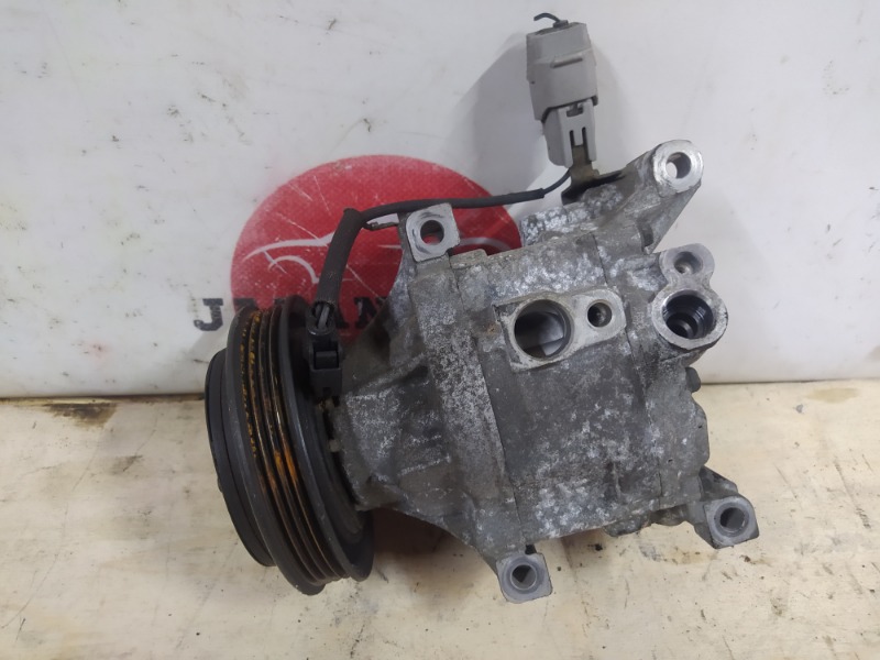 Компрессор кондиционера Toyota Corolla Runx NZE124 1NZ-FE 2002 (б/у)