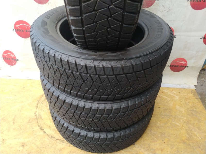 Комплект из 4-х шин R17 Bridgestone BLIZZAK DM-V2 (б/у)