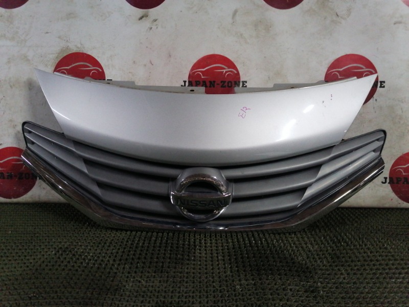 Решетка радиатора Nissan Note E12 HR12DDR 2012 (б/у)