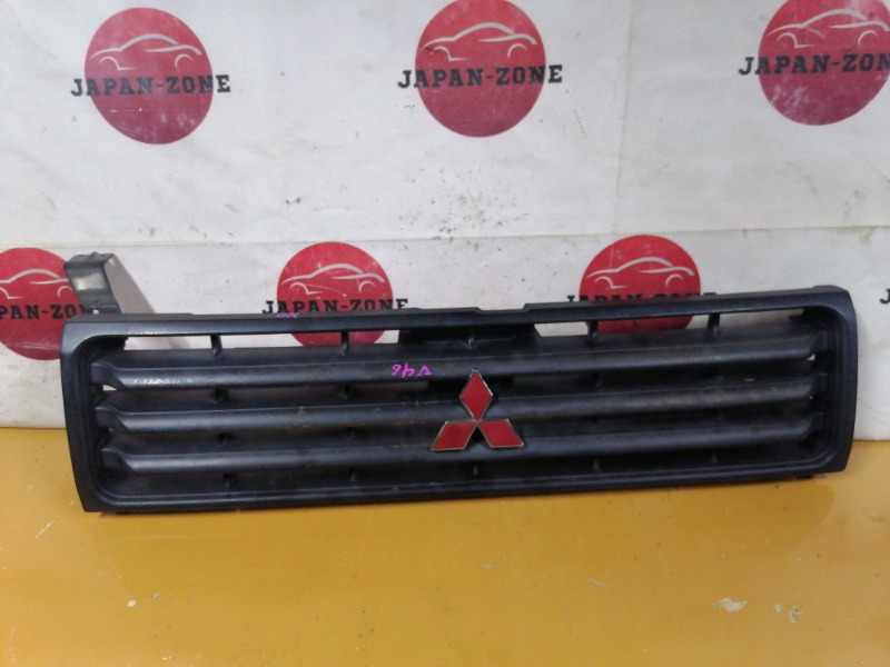 Решетка радиатора Mitsubishi Pajero V45W 6G74 1997 (б/у)