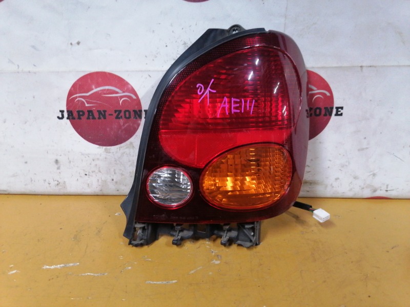 Фонарь стоп-сигнала Toyota Corolla Spacio AE111 4A-FE 1998 правый (б/у)