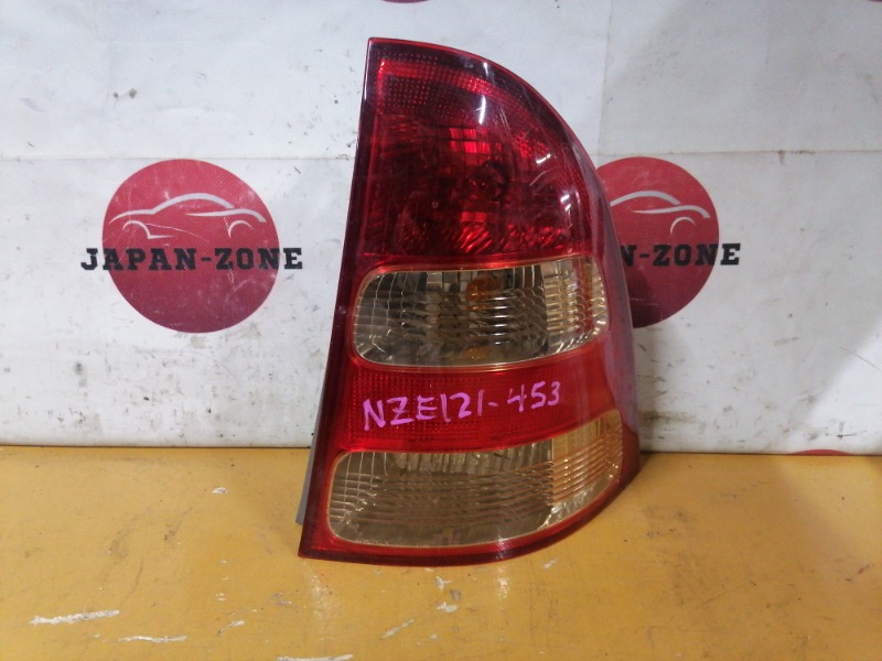 Фонарь стоп-сигнала Toyota Corolla Fielder NZE121 1NZ-FE 2001 правый (б/у)