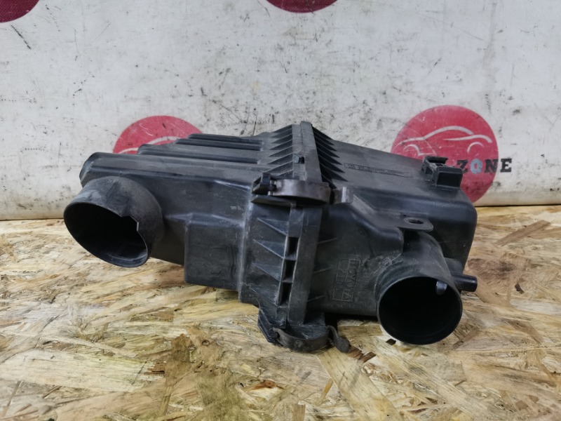 Корпус воздушного фильтра IST 2003 NCP65 1NZ-FE