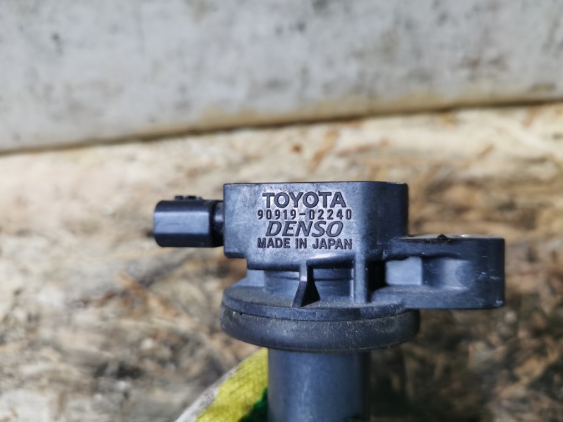 Катушка зажигания Toyota Corolla Runx NZE124 1NZ-FE
