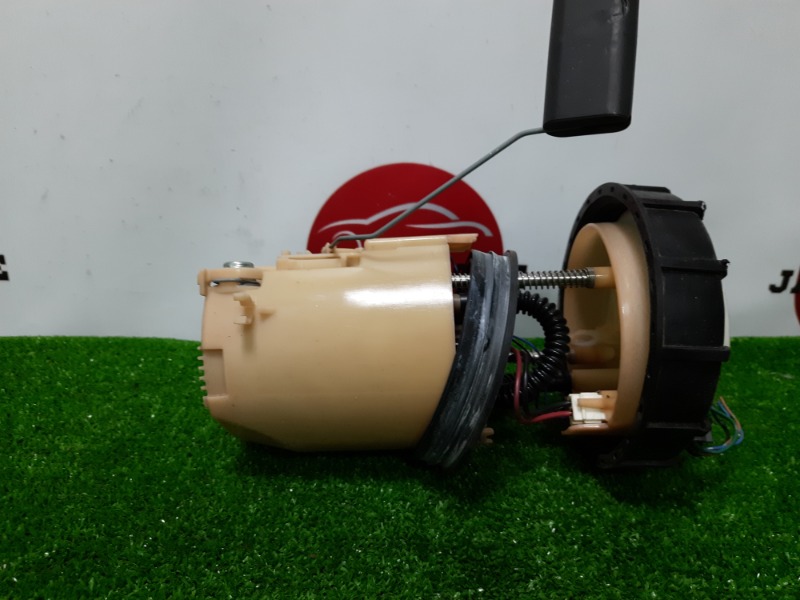 Насос топливный JUKE 2011 YF15 HR15DE