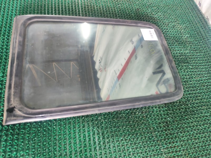 Стекло спальника левое Isuzu Giga Стекло спальника левое Isuzu Giga