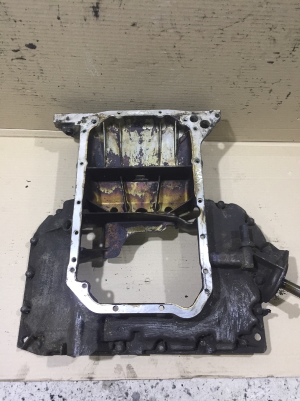 Поддон Audi A4 B6 2.4BDV (б/у) Поддон Audi A4 B6 2.4BDV (б/у)