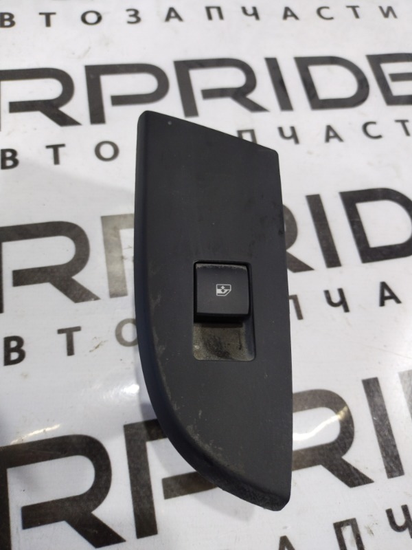 Кнопка стеклоподъемника Chevrolet Volt 1.4 2012 задняя левая (б/у)