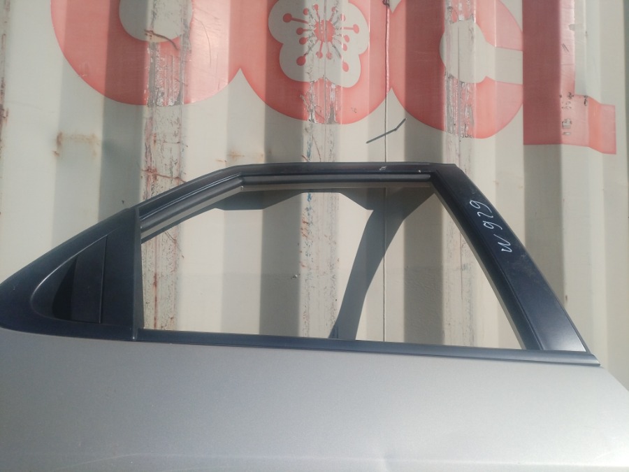 Дверь задняя правая Civic 8 5D 2006 FK2 R18A2