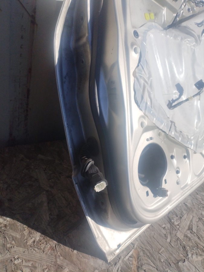 Дверь задняя правая Civic 8 5D 2006 FK2 R18A2