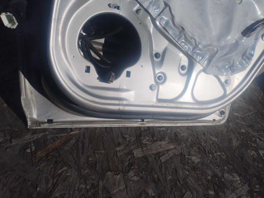 Дверь задняя правая Civic 8 5D 2006 FK2 R18A2