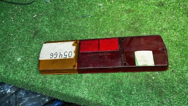 Рассеиватель заднего фонаря 3307 старого образца левый (6 болтов) задний 3307