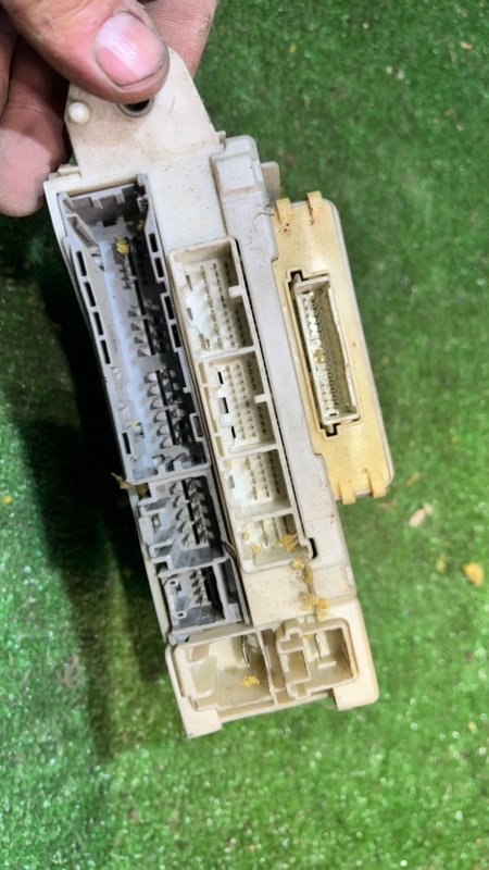 Блок предохранителей GS300 GRS190 3GRFSE