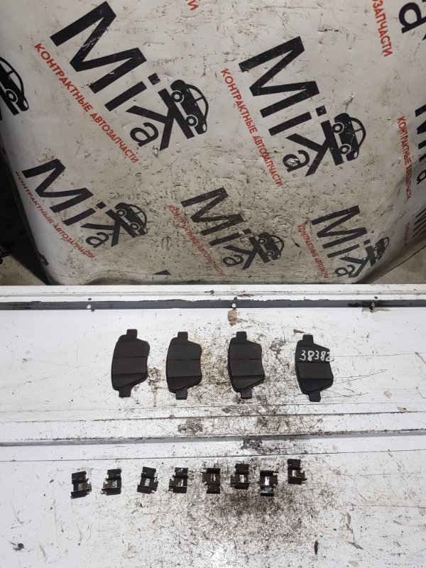 Тормозные колодки заднее VOLKSWAGEN GOLF 5K1 CAVD 5K0698451A контрактная