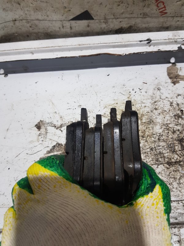 Тормозные колодки заднее VOLKSWAGEN GOLF 5K1 CAVD