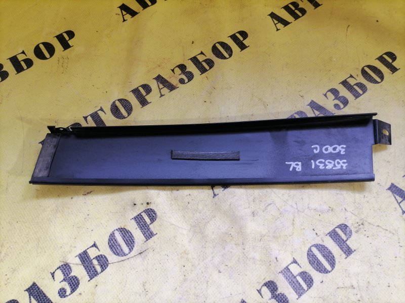 Накладка двери задней левой 300C 2004-2010