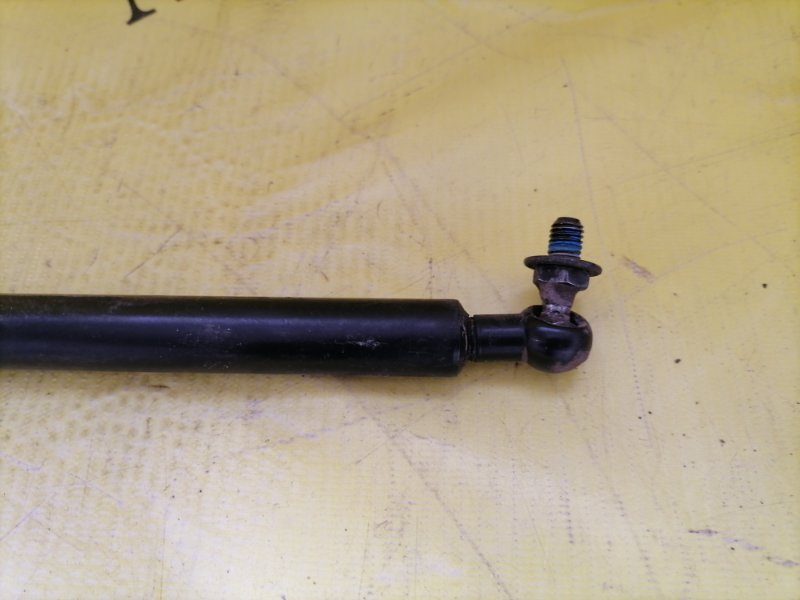 Амортизатор капота LAND CRUISER 200 2008-2021 2013 4.5 1vdftv 235л/с diesel turbo