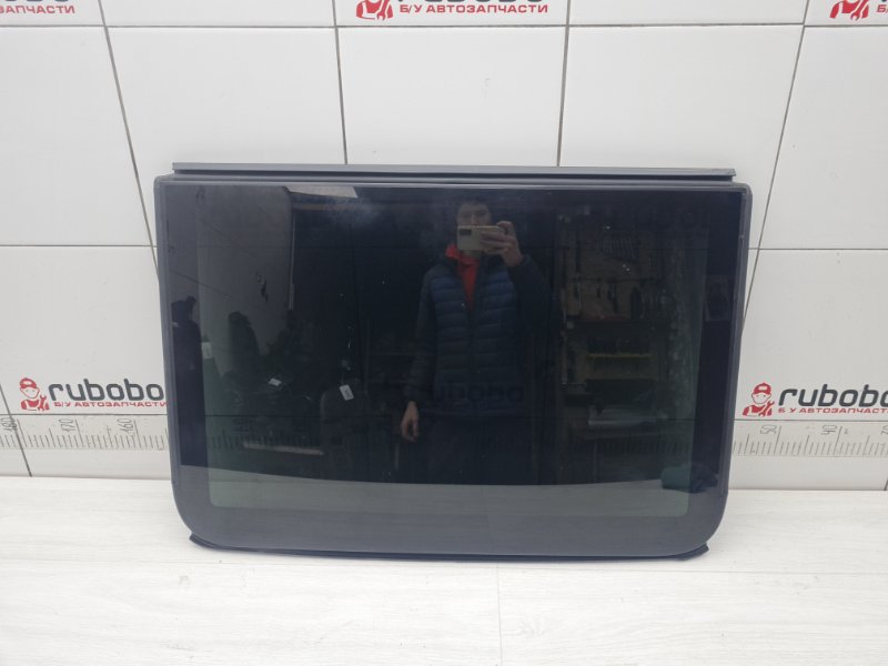 Запчасть стекло люка заднее Porsche Macan 95B877056 контрактная Стекло люка заднее Porsche Macan 95B877056 контрактная