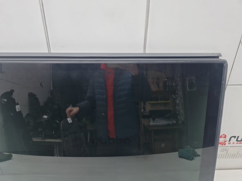 Стекло люка заднее Macan Стекло люка заднее Macan