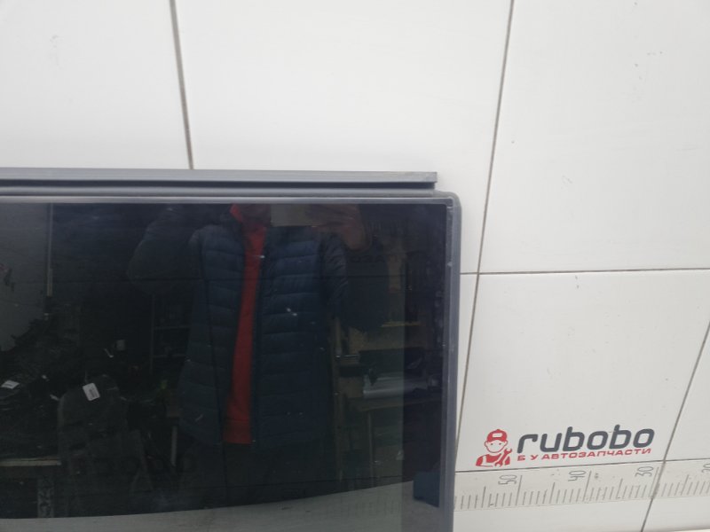 Стекло люка заднее Macan Стекло люка заднее Macan