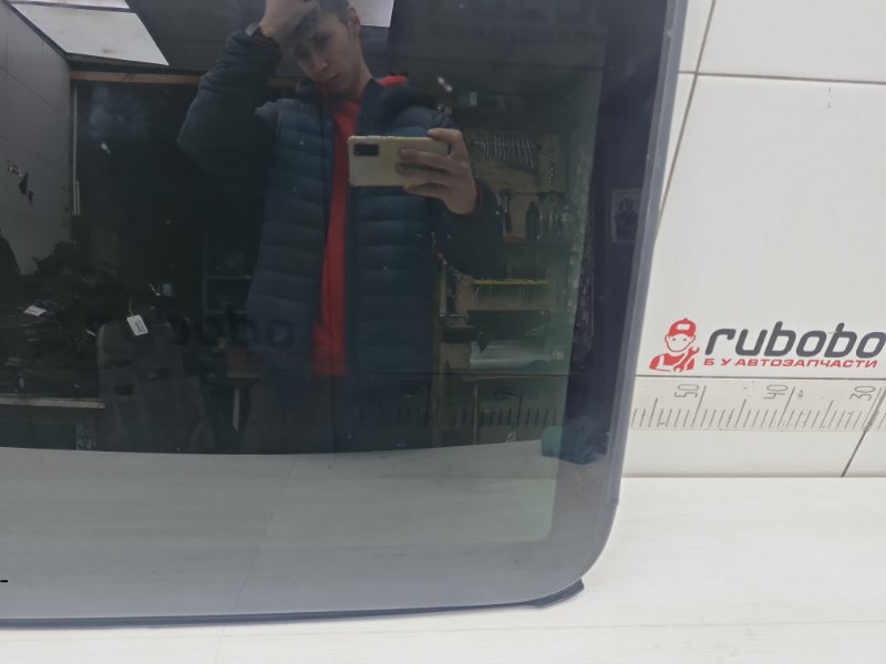 Стекло люка заднее Macan Стекло люка заднее Macan