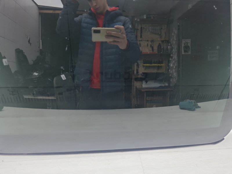 Стекло люка заднее Macan Стекло люка заднее Macan