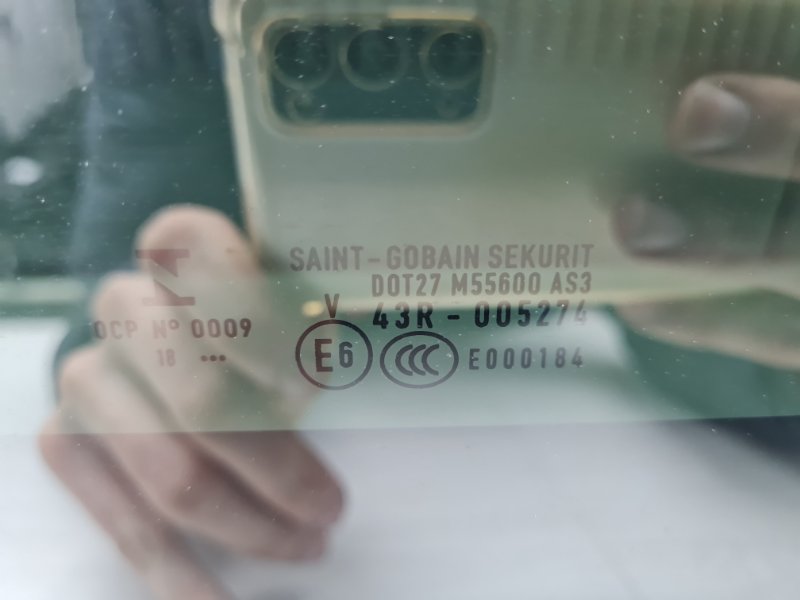 Стекло люка заднее Macan Стекло люка заднее Macan