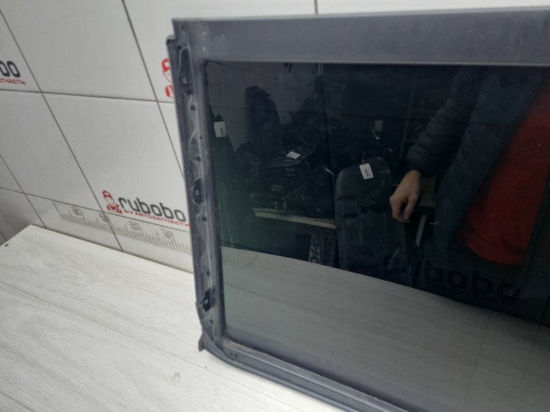 Стекло люка заднее Macan Стекло люка заднее Macan