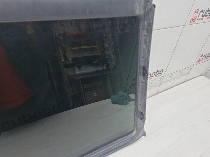 Стекло люка заднее Macan Стекло люка заднее Macan