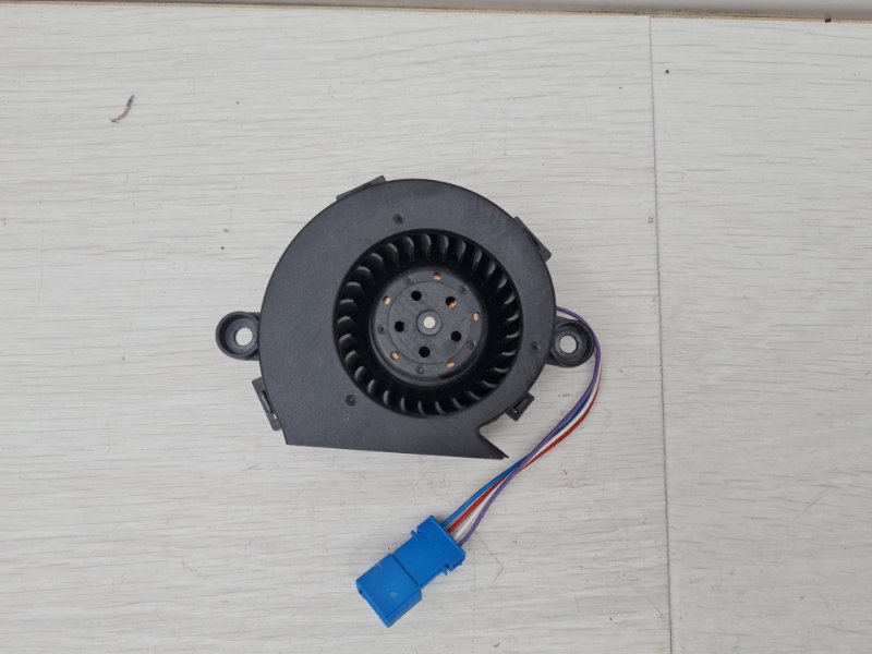 Вентилятор охлаждения фары Cayenne 2018 92A
