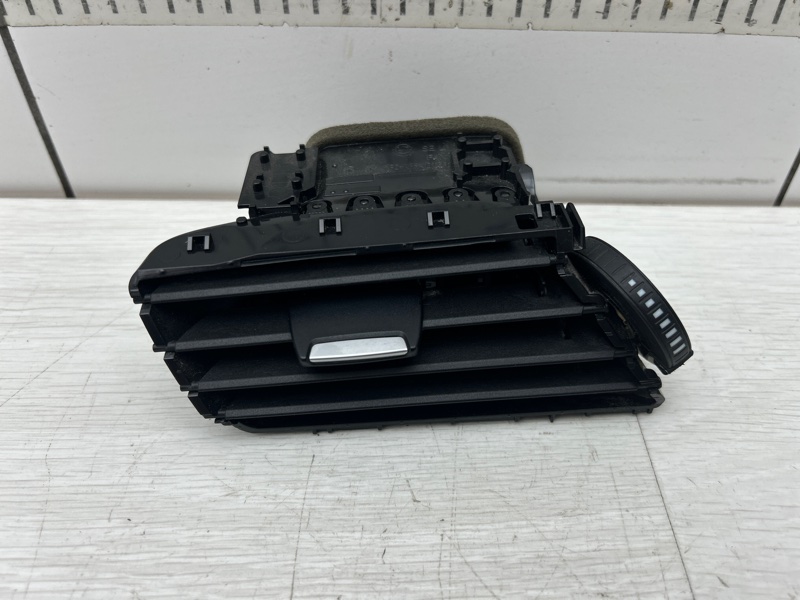 Дефлектор левый X1 2016 F48 B46A20B