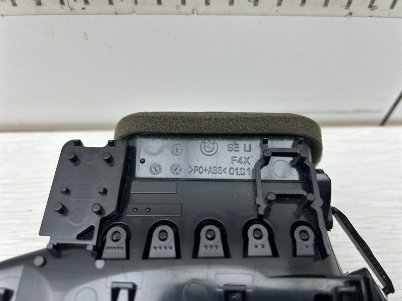 Дефлектор левый X1 2016 F48 B46A20B