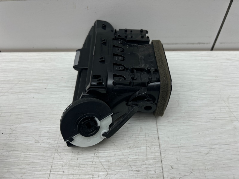 Дефлектор левый X1 2016 F48 B46A20B