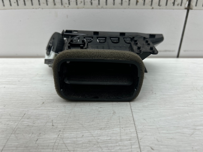 Дефлектор левый X1 2016 F48 B46A20B