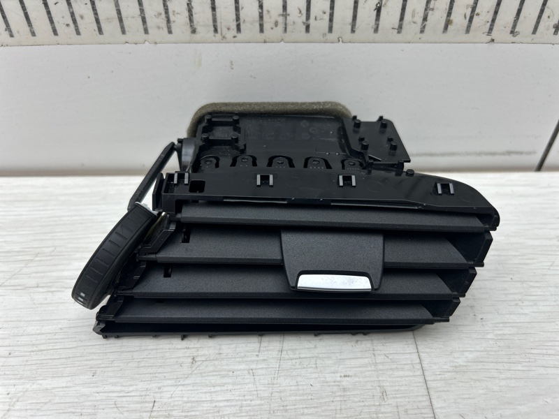 Дефлектор правый X1 2016 F48 B46A20B Дефлектор правый X1 2016 F48 B46A20B