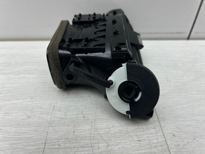 Дефлектор правый BMW X1 F48 B46A20B Дефлектор правый BMW X1 F48 B46A20B