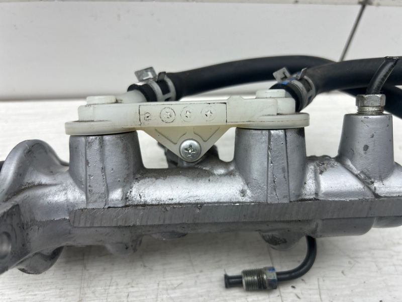 Главный тормозной цилиндр RX 4 2017 AL20 2GR-FXS