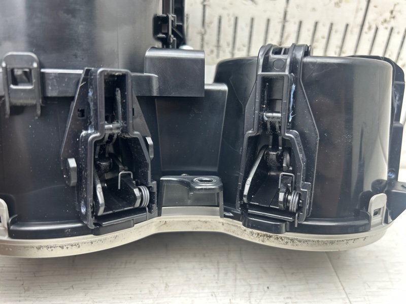 Подстаканник RX 4 2017 AL20 2GR-FXS