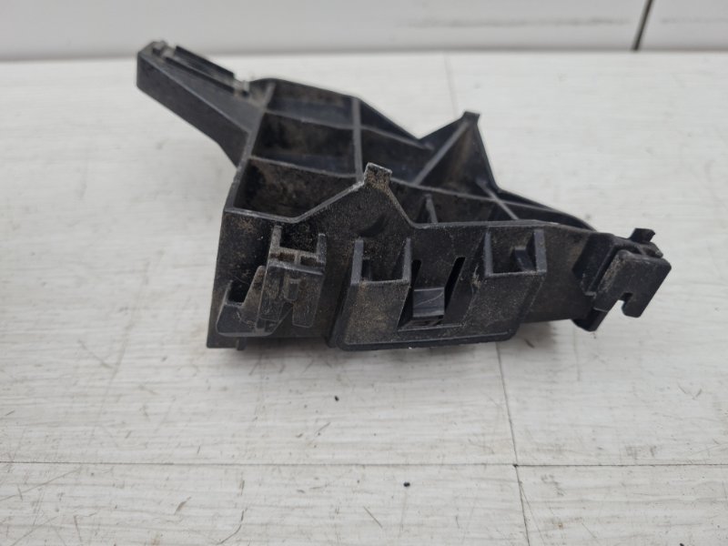 Кронштейн заднего бампера правый RX 4 2017 AL20 2GR-FXS Кронштейн заднего бампера правый RX 4 2017 AL20 2GR-FXS