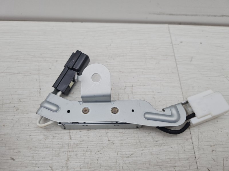 Усилитель антенны RX 4 2017 AL20 2GR-FXS