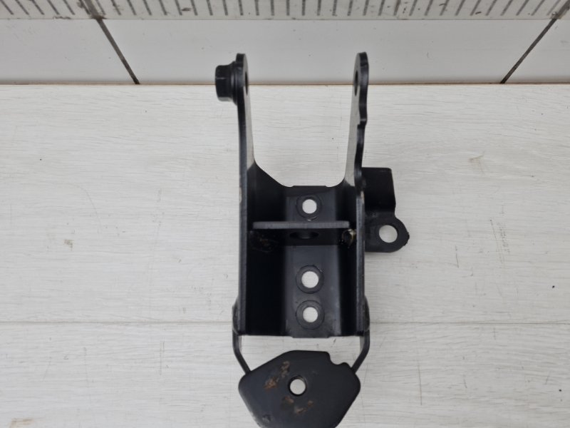 Кронштейн опоры двигателя задний RX 4 2017 AL20 2GR-FXS