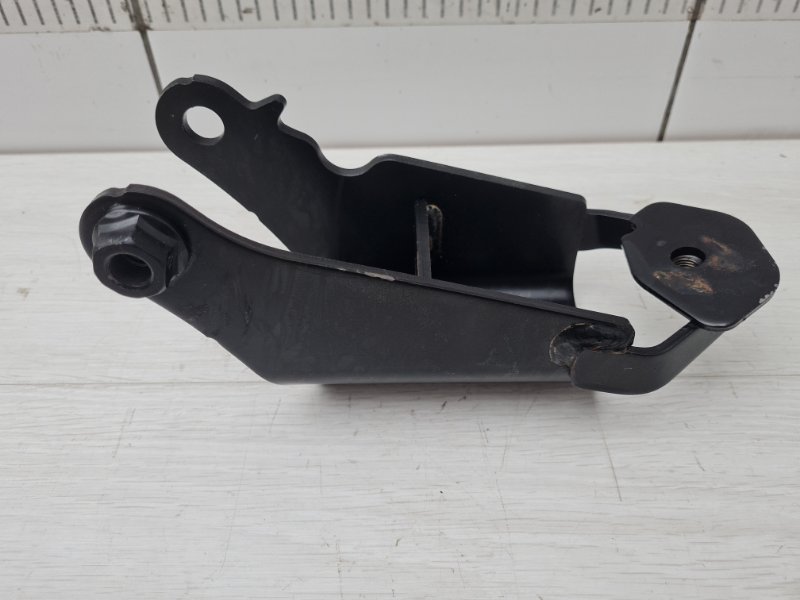 Кронштейн опоры двигателя задний RX 4 2017 AL20 2GR-FXS